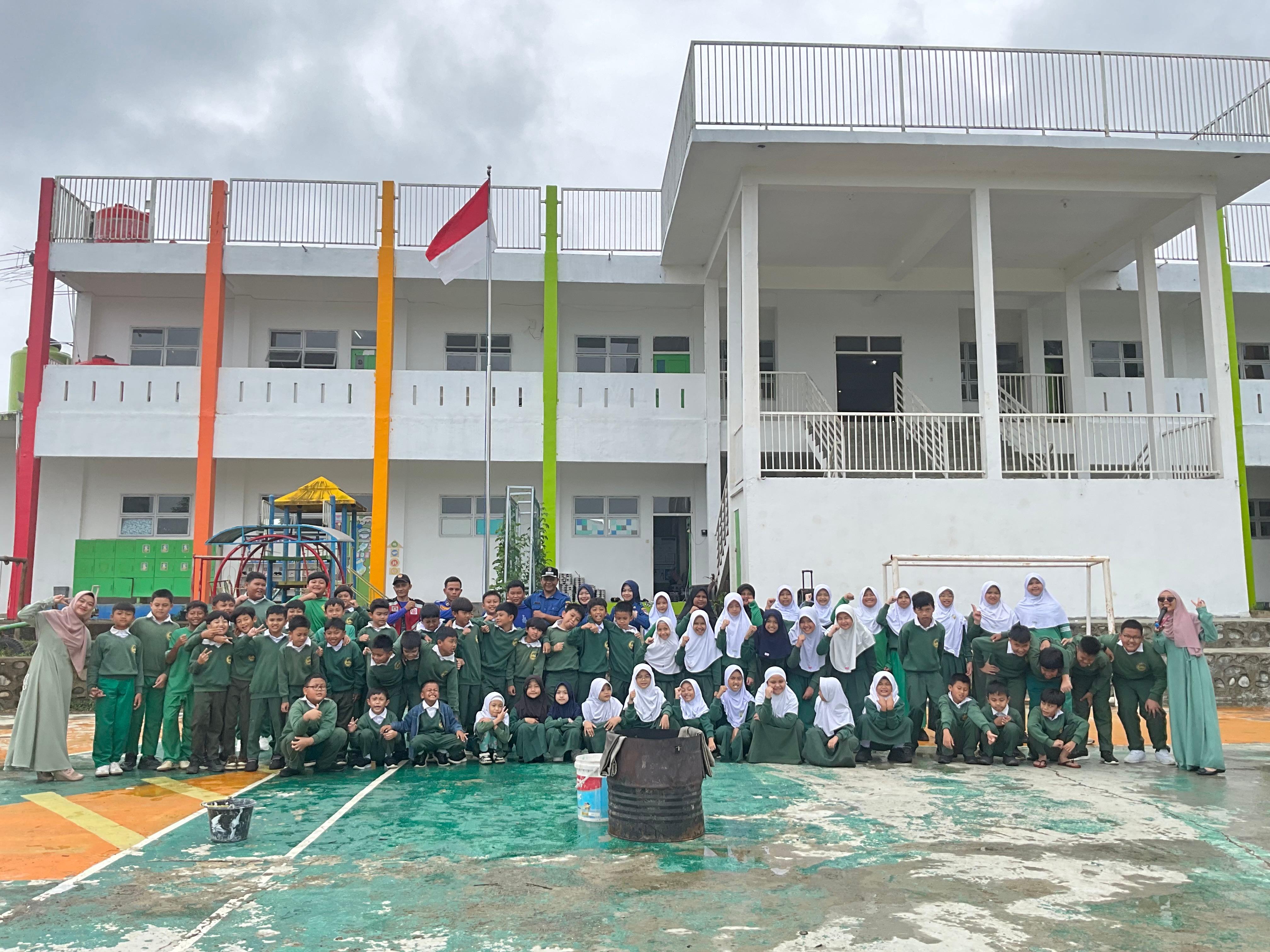 Kabid Pencegahan dan Kesiapsiagaan PBK Menjadi Narasumber di SD Al Azhar Chairo Dengan Tema "Siap Siaga Bencana"